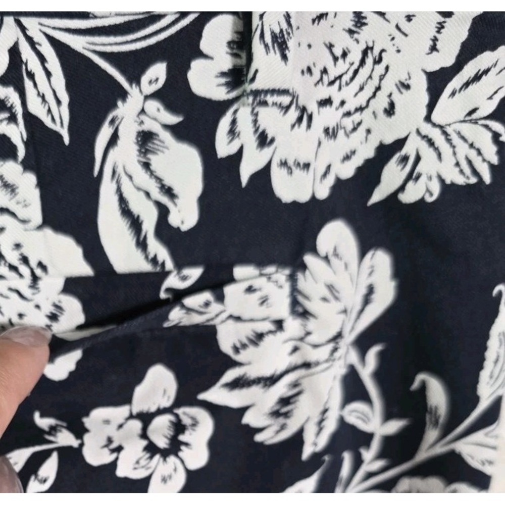 GAP Signature Skinny Ankle Khaki Floral Pants Women's Size 6 Navy White Stretch - Picture 10 of 12